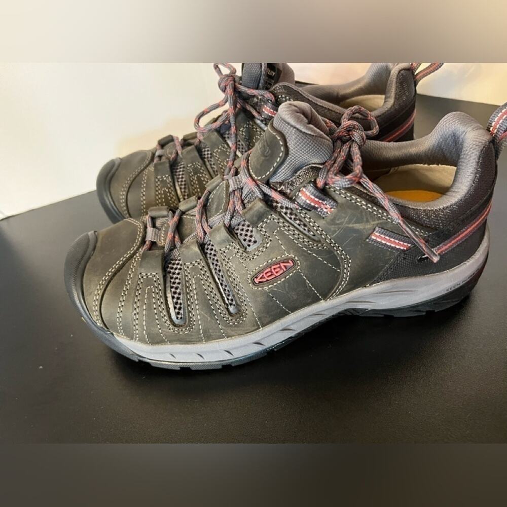 KEEN WOMENS “UTILITY” STEEL TOE SHOE SIZE 9W WORN ONCE